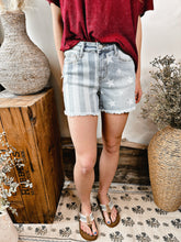 Load image into Gallery viewer, JUDY BLUE Americana Stars & Stripes Fray Hem Shorts