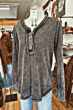 Load image into Gallery viewer, Mineral Wash Thumb Hole Cuff Top