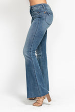 Load image into Gallery viewer, JUDY BLUE Mid Rise Vintage Flare Jean w/ TUMMY CONTROL