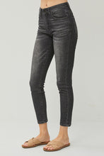 Load image into Gallery viewer, RISEN Black Mid Rise Ankle Skinny Jean