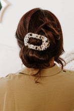 Load image into Gallery viewer, TELETIES - Round Flat Hair Clip | Medium | Blonde Tortoise