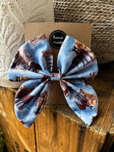 Load image into Gallery viewer, Prairie Lark Bow