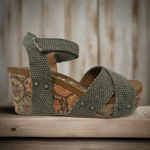 Load image into Gallery viewer, VERY G Shirley Wedge Sandals