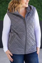Load image into Gallery viewer, woman wearing grey vest