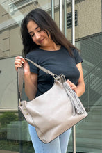 Load image into Gallery viewer, Jen &amp; Co. - Amber Tassel Hobo Bag: Brown