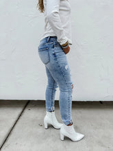 Load image into Gallery viewer, BLAKELEY Billie Distressed Jeans