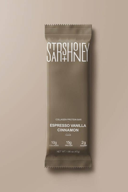 Protein bar package with 'Strabolgi' branding on a beige background