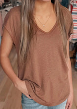 Load image into Gallery viewer, Be Cool - BACK RAW EDGE DETAILED V-NECK LINEN TEE