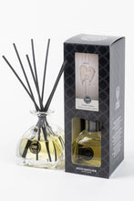 Load image into Gallery viewer, Reed diffuser with packaging on a white background