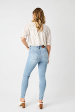 Load image into Gallery viewer, Judy Blue TUMMY CONTROL Light Wash Jean