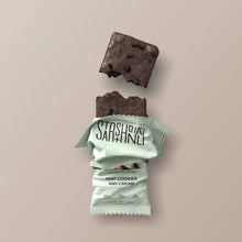 Load image into Gallery viewer, Protein bar with mint cookies and cream flavor on a beige background