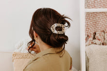 Load image into Gallery viewer, TELETIES - Round Flat Hair Clip | Medium | Blonde Tortoise